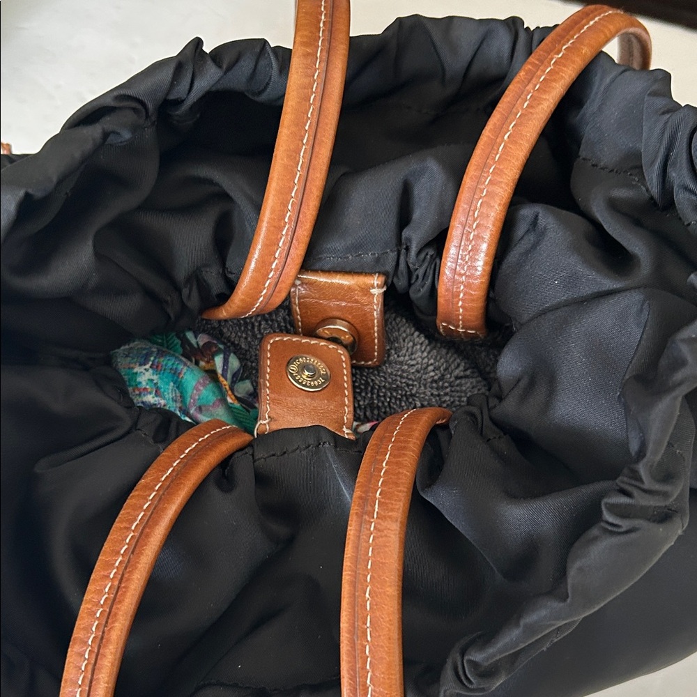 Beautiful Black and Tan Shoulder Bag - Picture 10 of 14